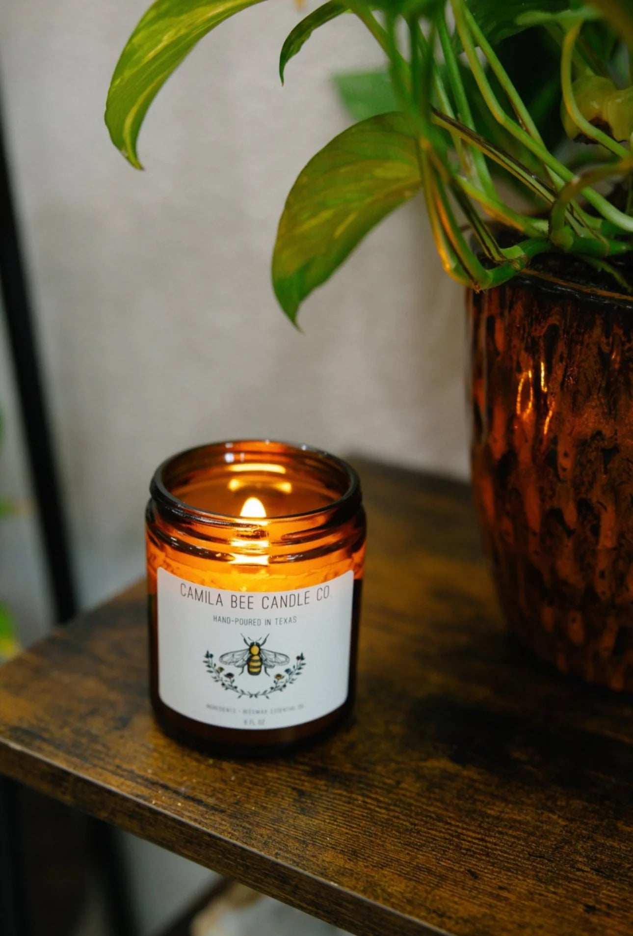 Camila Bee Candle- Lavender & Sandalwood
